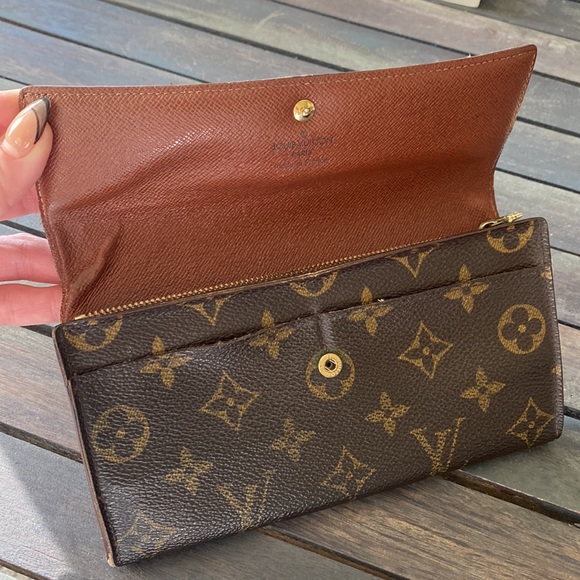 Authentic Louis Vuitton Sarah Wallet with unbranded gold chain included - Picture 7 of 14